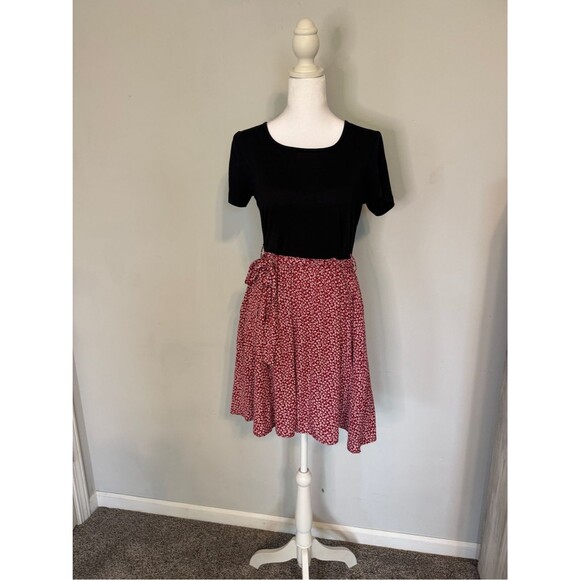 Manydress Dresses & Skirts - ManyDress - Black Top with Red Floral
